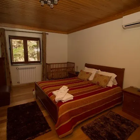 Casa Da Ribeirinha * Sabugueiro (Guarda)