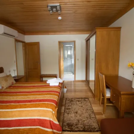 Casa Da Ribeirinha 4*